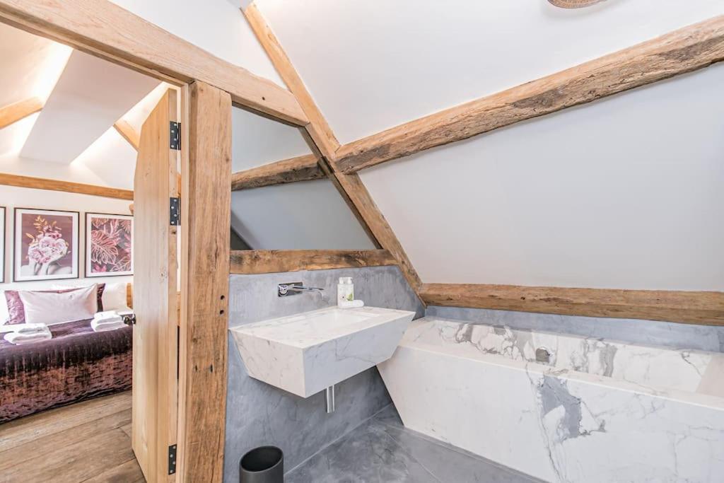 Oxfordshire Living - The Vanbrugh Apartment - وودستوك المظهر الخارجي الصورة